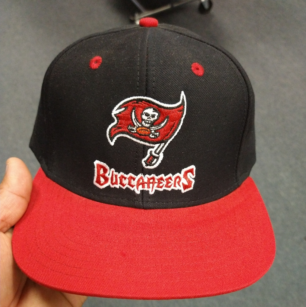 BUCCANEERS SNAPBACK HAT THROWBACK BRAND NEW
